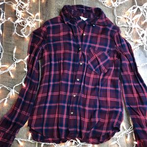 V-neck long sleeve button down shirt